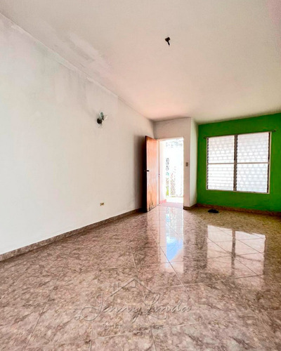 Venta Urb. La Macarena, Palo Negro, Casa 136 Metros Estado Aragua Conjunto Cerrado