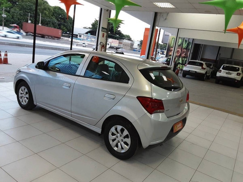Imagem 4 de 9 de Chevrolet Onix 1.0 Mpfi Lt 8v Flex 4p Manual