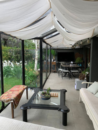 Casa En Venta Vitacura, Remodelada, Cuatro Dormitorios