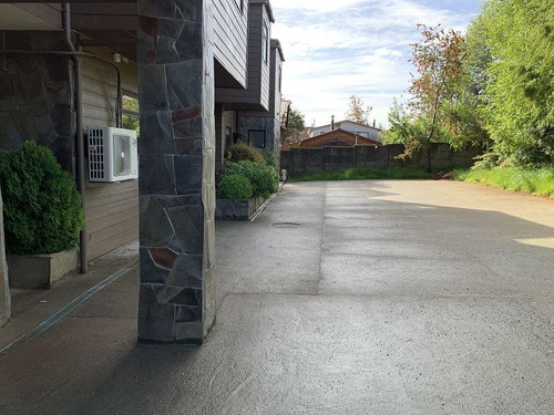 Casa En Venta De 5 Dorm. En Valdivia