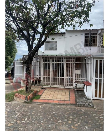 Casa En Venta En El Sector De Santa Paula, Excelente Área-7928