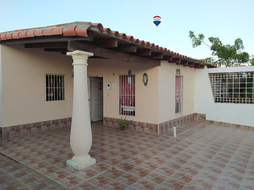 Re/max 2mil Vende Casa En Urb. Nueva Segovia, Av. Juan Bautista Arismendi, Mun. García, Isla De Margarita, Edo. Nueva Esparta