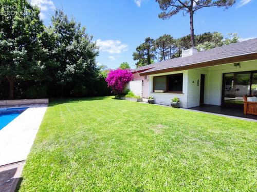 Imagen 2 de 20 de Hermosa Casa En Venta. Cantegrill. Cerca De Todo. Punta Del Este. - Punta Del Este Country