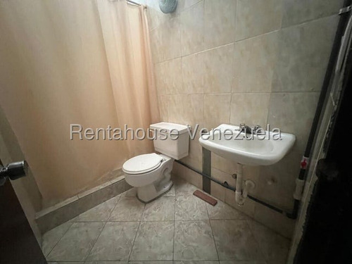 Local Dúplex Comercial En Alquiler Inm - Av. Principal (a Pasos De Don Julio Centeno) Con Dos Amplios Locales En Planta Baja Y Cinco Oficinas En Planta Alta.. La Esmeralda