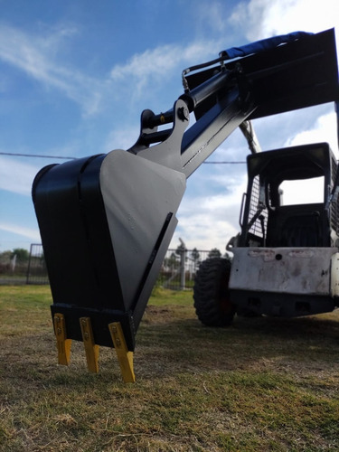 Imagen 11 de 19 de Brazo Retro Fijo Hidrobull - Accesorio Minicargadora Bobcat