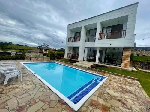 Casa Campestre Moderna Y Con Vista A Un Lago