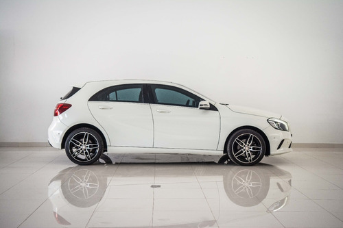 Imagen 4 de 11 de Mercedes Benz A200 2016