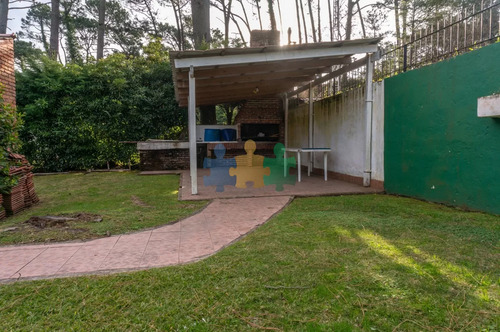 Vende Chalet Tres Dormitorios , Dos Baños Y Dormitorio Y Baño De Servicio - Ref : Eqp3180