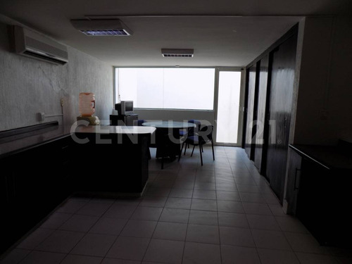 Oficinas En Venta, Col. Centro, Coatzacoalcos, Ver.