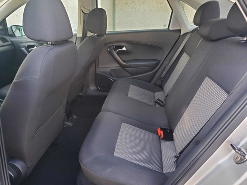 Imagen 11 de 14 de Volkswagen Vento 2016 1.6 Confortline Mt