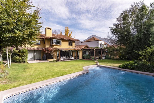 Imagen 1 de 26 de Exquisita Casa 5 Dorm. En Calle Tranquila Golf De Manquehue