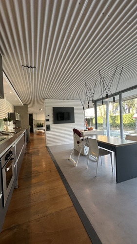 Venta Casa En Un Planta Cpileta - De Diseño Moderno Y En La Mejor Zona Del Golf De Villa Allende! La Vas A Perder