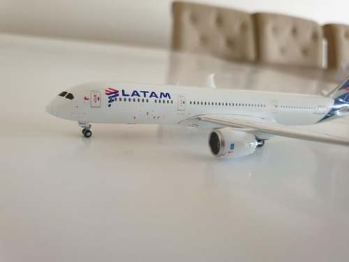 Aviòn Geminijets Escala 400 Boeing 787-9 Latam