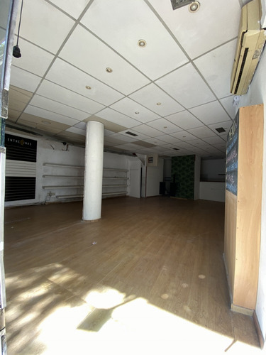 Imagen 20 de 25 de Alquiler De Local Comercial. Sobre 18 De Julio Entre Vazquez Y Barrios Amorin