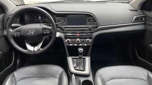 Imagen 12 de 15 de Hyundai Elantra 2019 2.0 Limited Tech Navi At