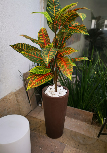 Arreglo Planta Artificial Con Maceta Minimalista De Plástico