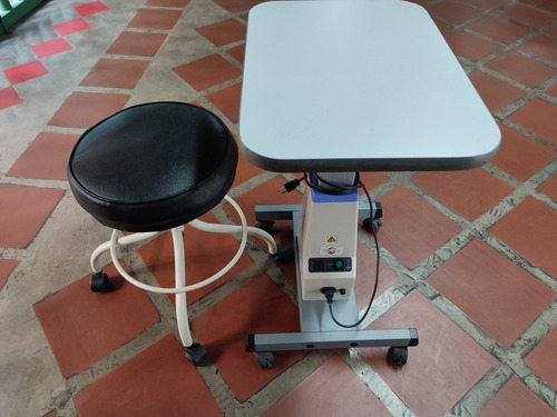 Mesa De Autorefracto Y Silla