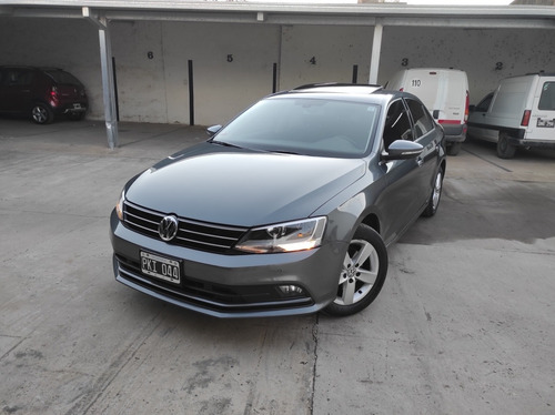 Imagen 7 de 10 de Volkswagen Vento 2.5 Luxury 170cv Tiptronic 2015