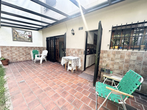 Venta De Hermosa Casa En Parque Chacabuco