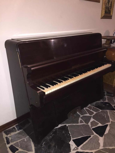 Imagen 1 de 9 de Piano