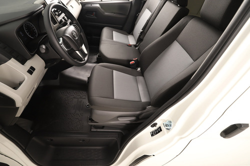 Toyota Hiace 2.8 Tdi Furgón 6at L2h2 3a 5p