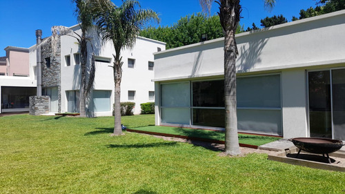 Casa En Venta - 5 Dormitorios 4 Baños - Hudson