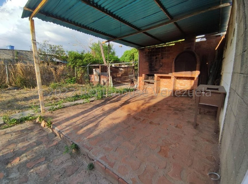 Imagen 4 de 15 de Casa Con Terreno Para Remodelar En Urb. Corinsa Cagua Ljsa 22-22490