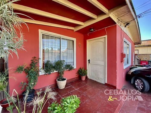 Casa En Venta De 5 Dorm. En Quilpué