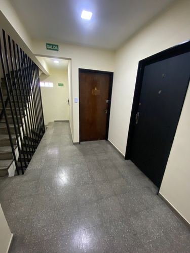 Avellaneda Centro. Oficina Con Dos Despachos.