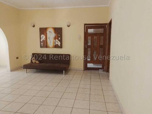 Casa En Venta En El 18 De Octubre Mls #24-17193 O.g