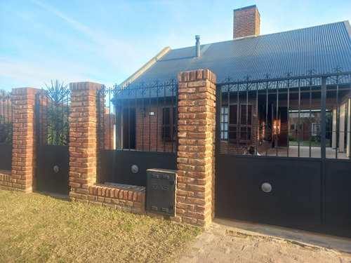Casa Completa Y Céntrica En Venta, General Las Heras
