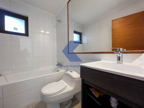 Casa En Venta De 7 Dorm. En Condominio Brisas De Chicureo