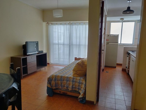 Imagen 2 de 9 de Retasado ! Oportunidad - 2 Amb Con Balcón