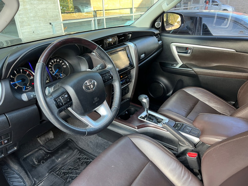 Imagen 9 de 15 de Toyota Hilux Sw4 Tdi Srx At L16 2018