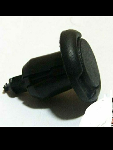 Imagen 1 de 2 de Kit 6und Gancho Clip Parachoque Mitsubishi Lancer Montero