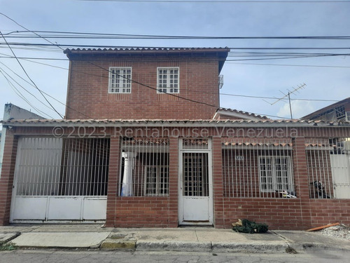 Casa En Venta En Urb. Mario Briseño Iragorry, Maracay. 23-29323. Lln