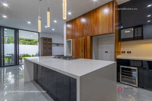 Casa De Lujo En Venta Cerca De Olivos A 5 Minutos Del Tec Con Alberca San Acasio