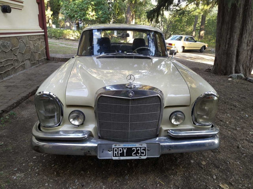 Mercedes 220 S Colas