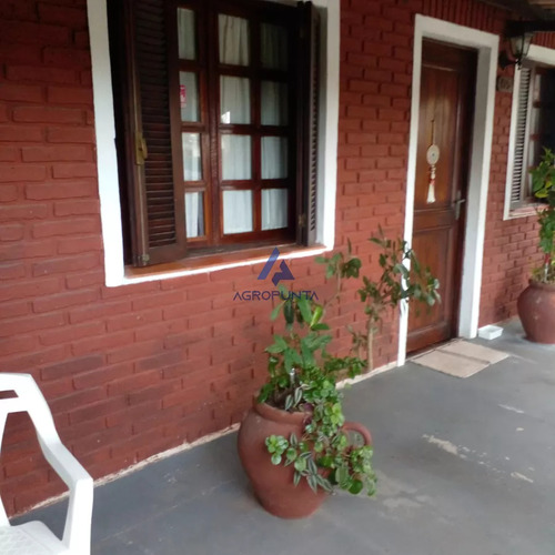 Casa De 3 Dormitorios Con Monoambiente En Cerro Pelado