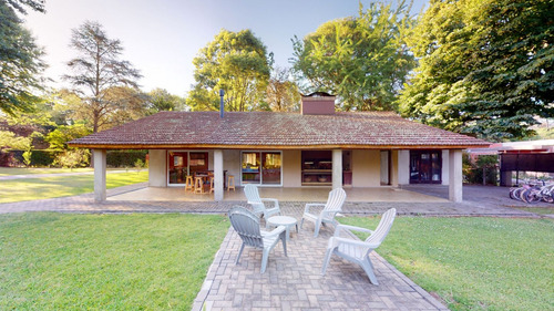 Venta De Casa En Barrio Carrado Estancia San Juan, Berazateg