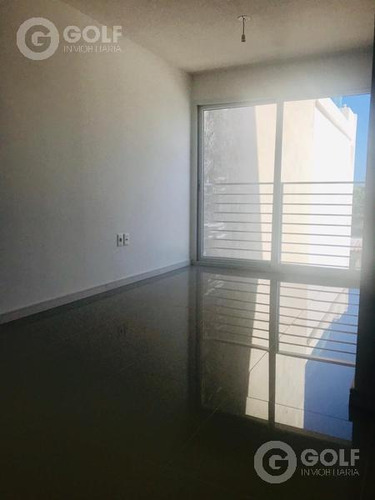 Se Vende Con Renta Penthouse 2 Dormitorios. Centro. Garajes Opcionales.