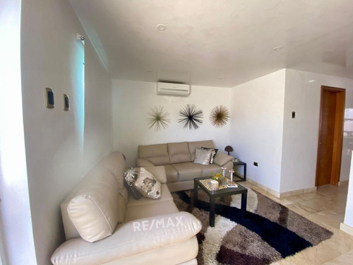 Re/max 2mil Alquila, Townhouse, Urbanización Vistamar, Maneiro, Isla De Margarita.
