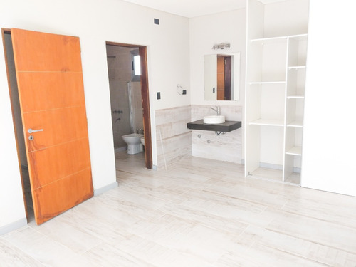 Imagen 6 de 14 de Casa En Chacras De La Reserva 3 Habitacion Con Pileta