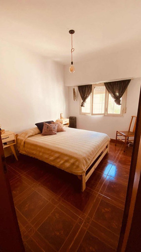 Casa En Venta - 2 Dormitorios 1 Baño - Cochera - 216mts2 - Las Flores