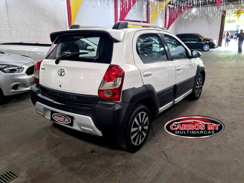 Imagem 5 de 8 de Toyota Etios Cross 1.5 16v Flex 4p Manual
