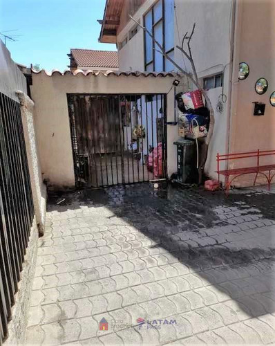 Casa En Venta De 3 Dorm. En Ñuñoa