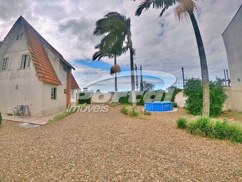 Chalé Com 4 Quartos, Sendo 2 Suítes, No Bairro Nossa Senhora Da Paz Em Bal. Piçarras. (cód. 10465) - 35710465v