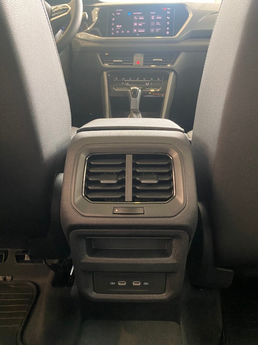 Imagen 12 de 17 de Volkswagen Taos Highline Bi Tono 250 Tsi Du