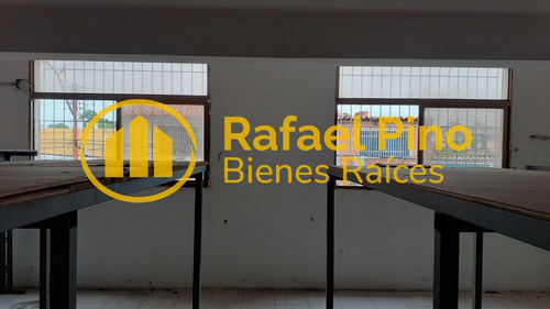 Se Alquila Local Comercial De 220m2 Ubicado En El Edificio María Gabriela, Calle Cumana Con Calle Rivas, Maturin, Monagas