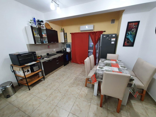 Imagen 3 de 20 de Sólido Ph De 3 Ambientes Con Patio En Planta Baja. Reciclado A Nuevo